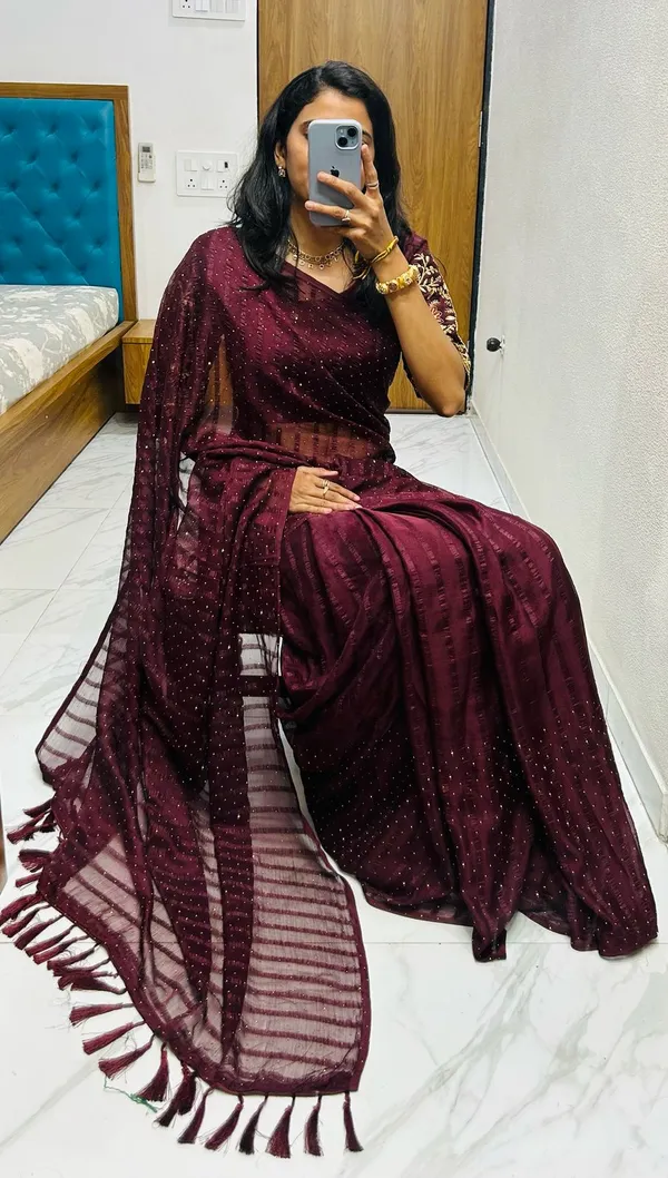 Maroon_Saree_Pattern_Jalar_Chati_Embellished_With_Blouse_Embroidered
