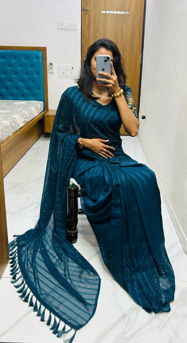 Aqua_Blue_Georgette_Solid_Saree_For_Women_With_Unstitched_Blouse