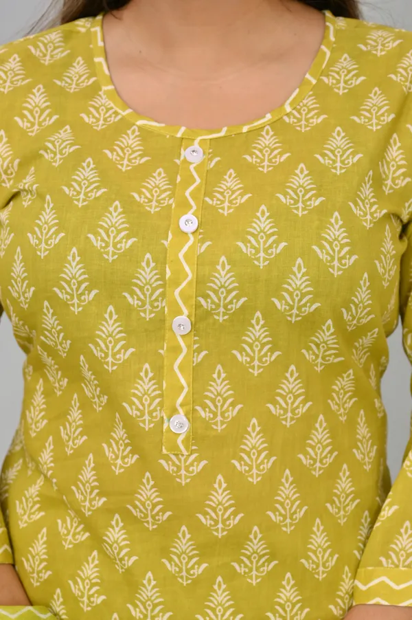Yellow_Cotton_Blend_Floral_Print_Regular_Kurta_&_Pant_Dupatta_Set_For_Women