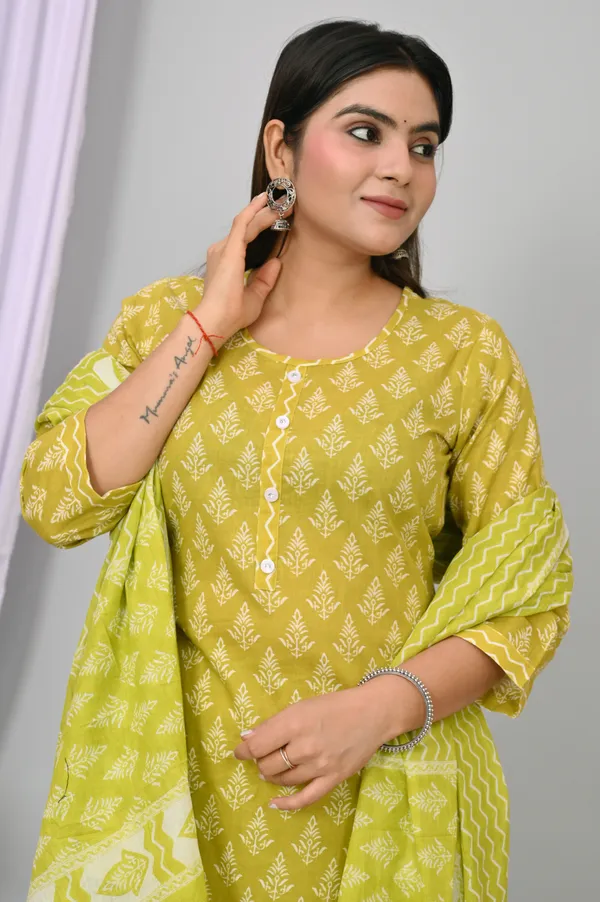 Yellow_Cotton_Blend_Floral_Print_Regular_Kurta_&_Pant_Dupatta_Set_For_Women