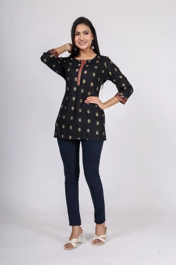 Black_Cotton_Blend_Printed_Regular_Top_For_Women
