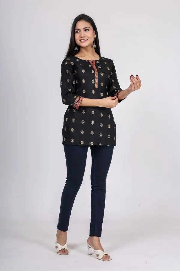 Black_Cotton_Blend_Printed_Regular_Top_For_Women