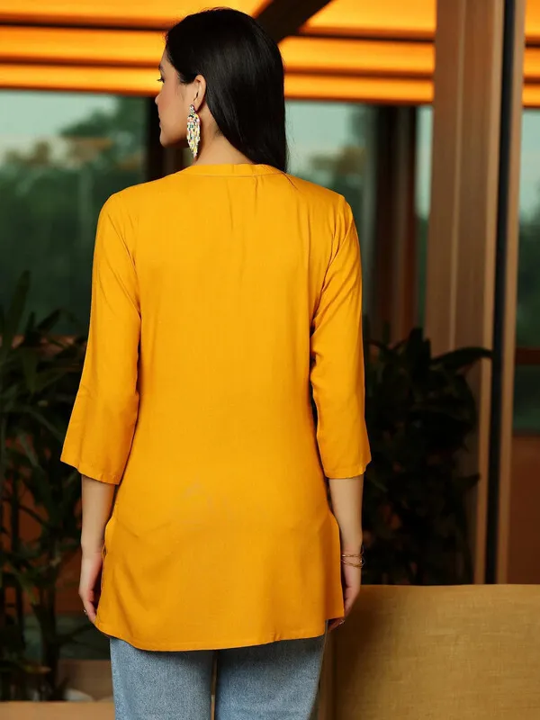 Yellow_Cotton_Rayon_Self_Design_Regular_Kurta_For_Women