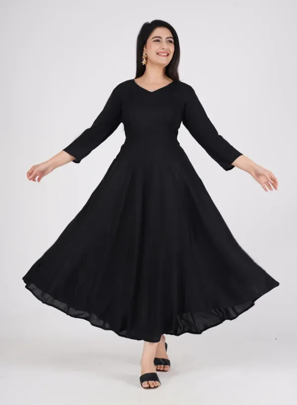 Black_Cotton_Blend_Solid_Regular_Gown_For_Women