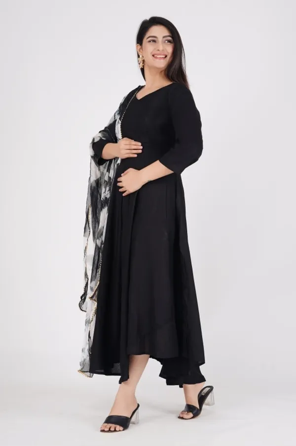 Black_Cotton_Blend_Solid_Regular_Gown_For_Women