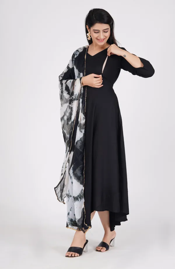 Black_Cotton_Blend_Solid_Regular_Gown_For_Women