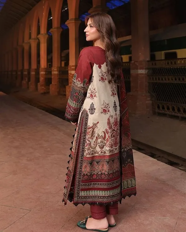 Beautiful_Muslin_Ethnic_Kurta_Set_With_Dupatta_For_Women.