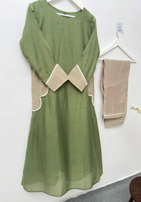 Amazing_Contrast_Pocket_Kurti_Pant_Set