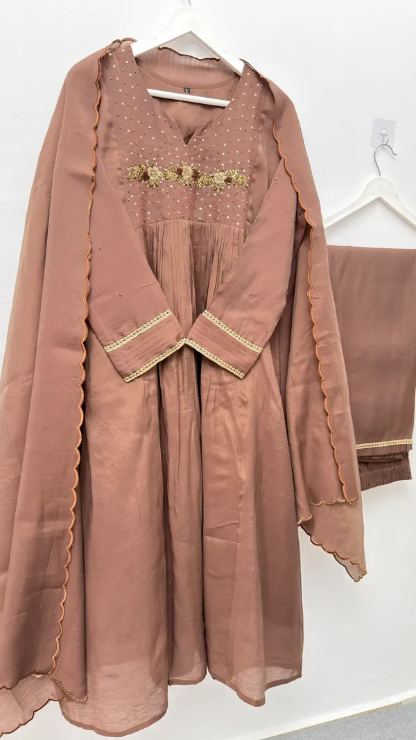 Beautiful_designer_3_pis_set_with_full_hand_work