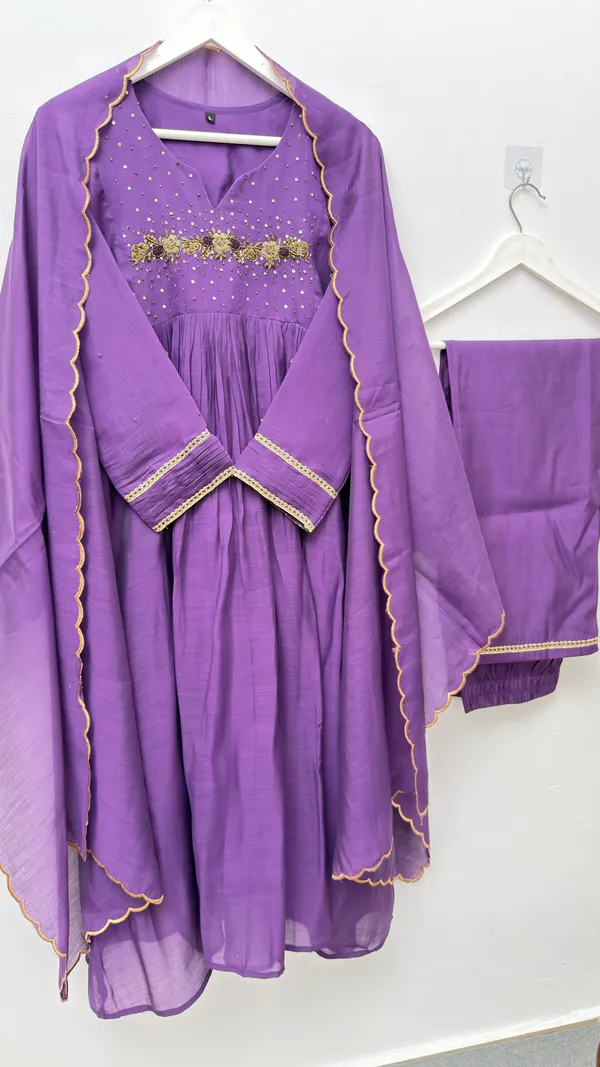 Beautiful_designer_3_pis_set_with_full_hand_work