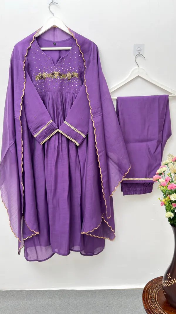 Beautiful_designer_3_pis_set_with_full_hand_work