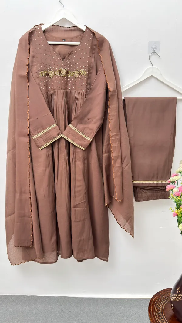 Beautiful_designer_3_pis_set_with_full_hand_work