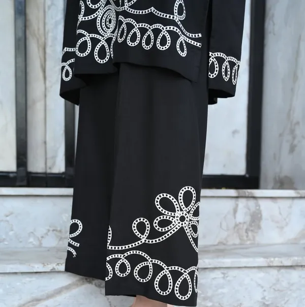 Elegant_Black_Embroidered_Co-ord_Set.
