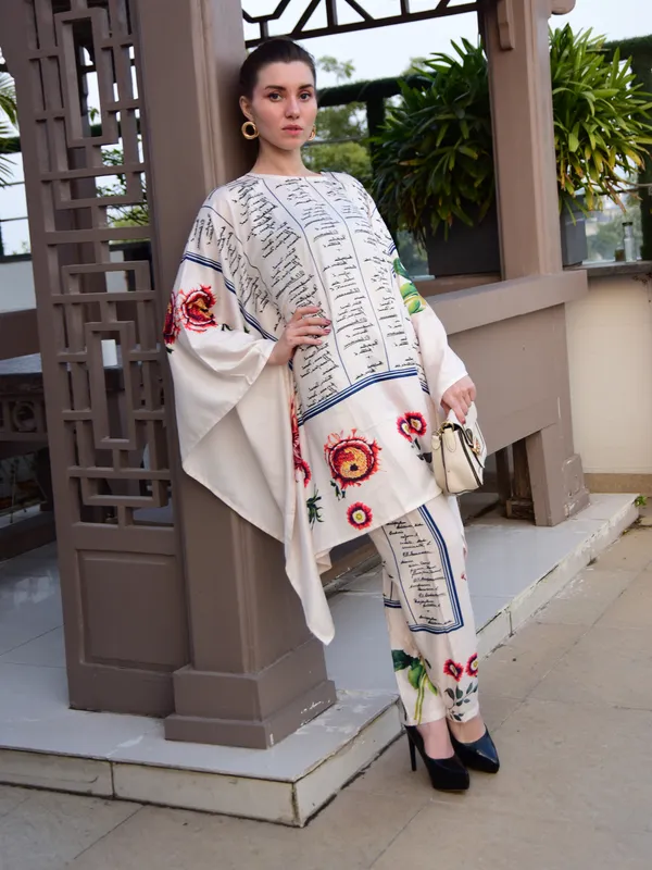 Floral_Script_Print_Co-Ord_Set_with_Asymmetric_Kurta