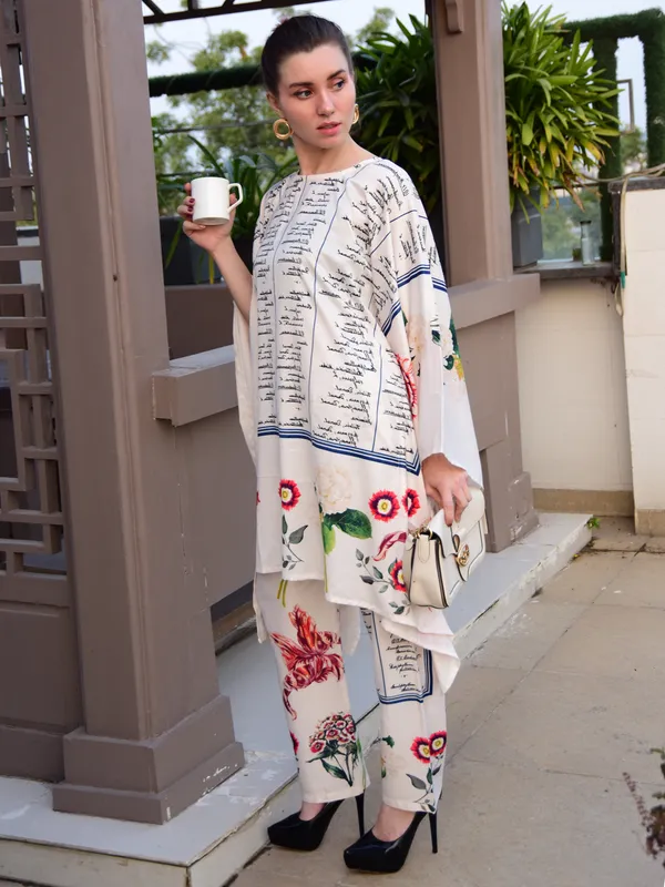 Floral_Script_Print_Co-Ord_Set_with_Asymmetric_Kurta