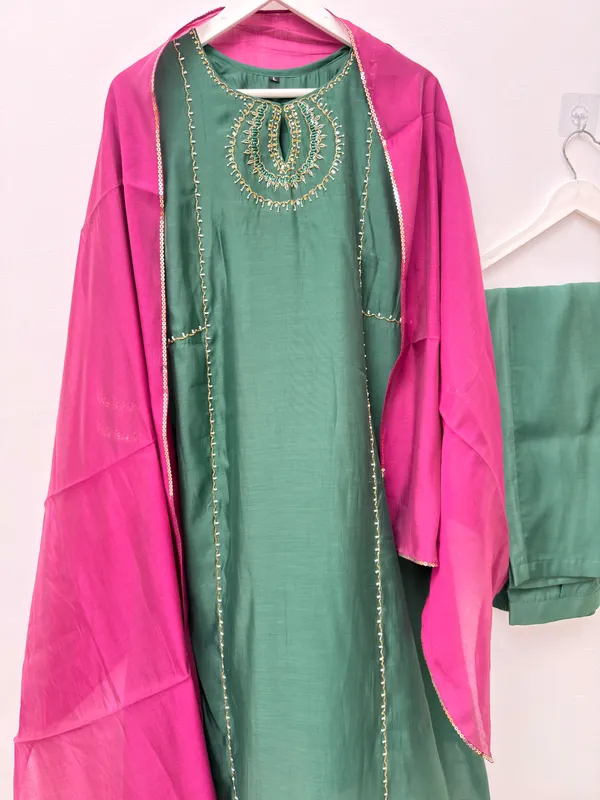 Handwork_Kurta_Pant_Set_with_Designer_Neck_Pattern
