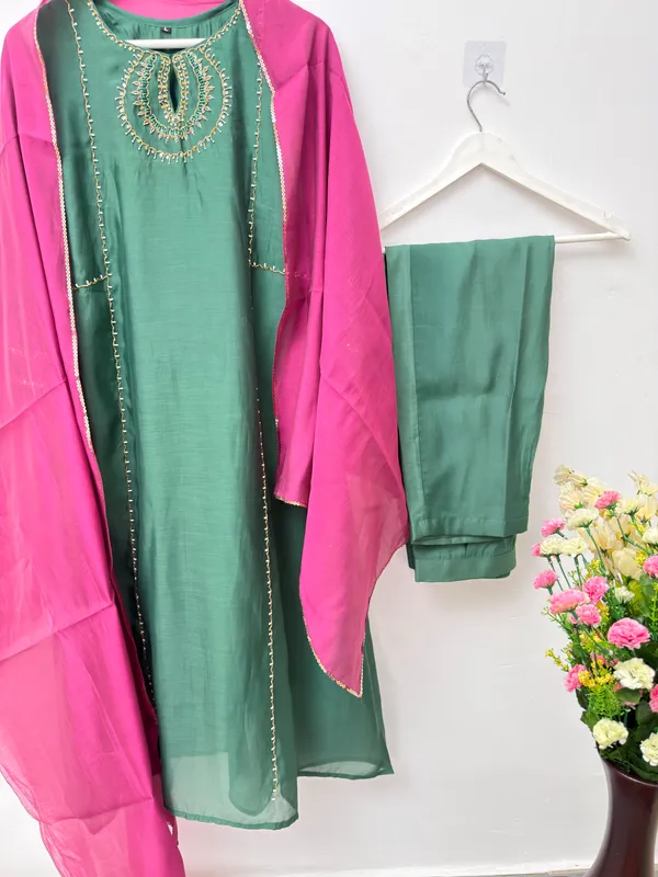 Handwork_Kurta_Pant_Set_with_Designer_Neck_Pattern