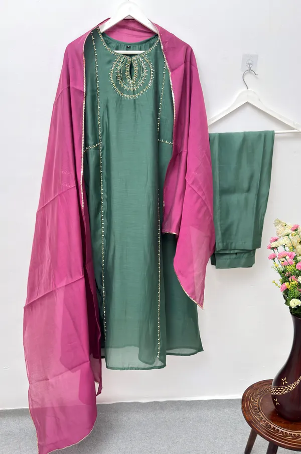 Handwork_Kurta_Pant_Set_with_Designer_Neck_Pattern