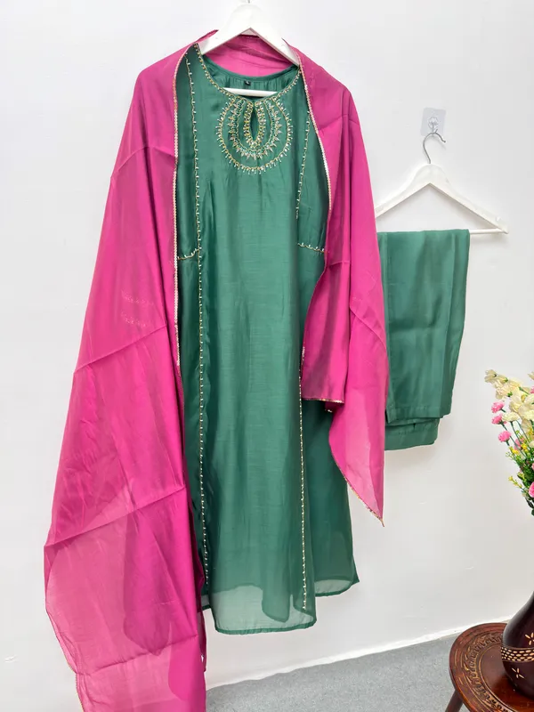 Handwork_Kurta_Pant_Set_with_Designer_Neck_Pattern