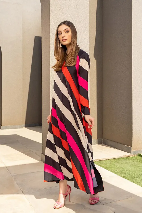 Modern_Minimalist_Stripe_Maxi_Dress_