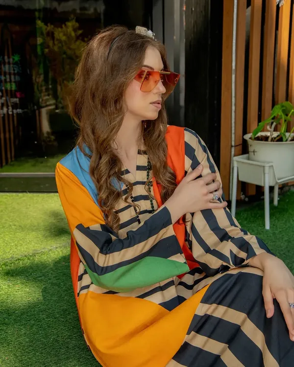 Modern_Striped_&_Colorblock_Long_Top_With_Beige_Pants