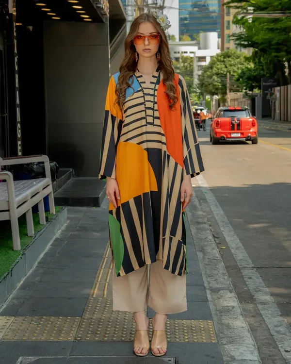 Modern_Striped_&_Colorblock_Long_Top_With_Beige_Pants