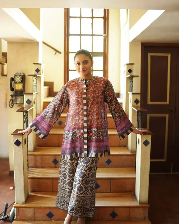 Trendy_Printed_Co-Ord_Set_with_Short_Top_&_Palazzo_Pants_for_Women