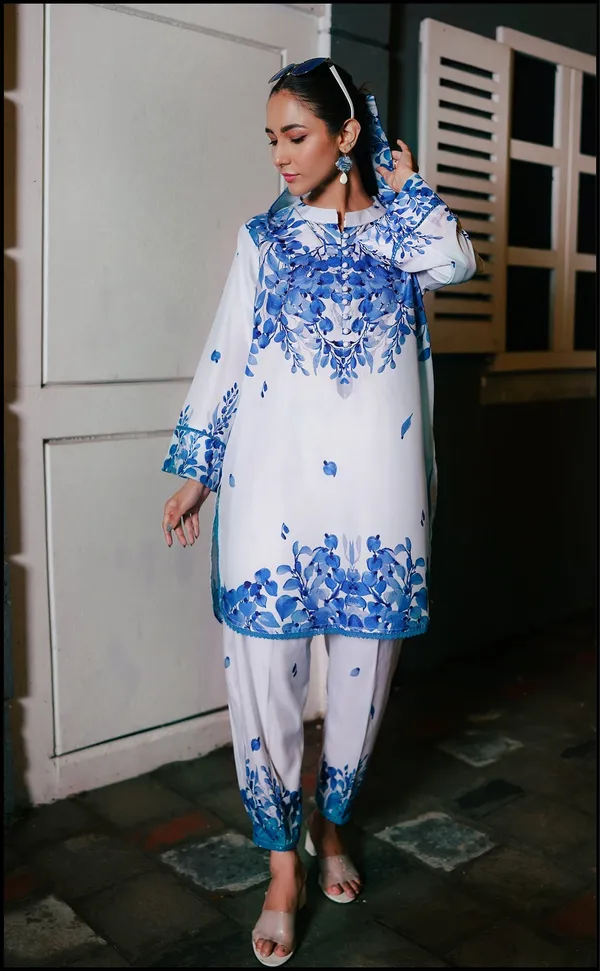 White_and_Blue_Floral_Printed_Kurta_Set_for_Women