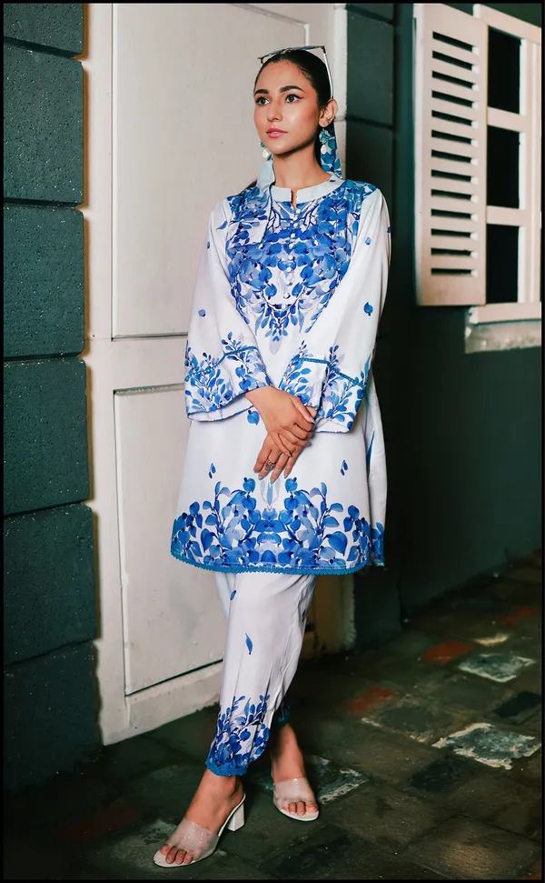 White_and_Blue_Floral_Printed_Kurta_Set_for_Women