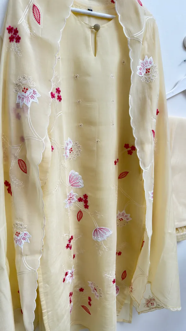 Women's_Butter_Yellow_Floral_Embroidered_Chanderi_Kurta_Pant_Set_with_Dupatta