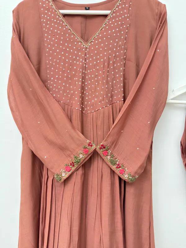 Women's_Mul_Chanderi_Handwork_Kurta_Set_with_Dupatta