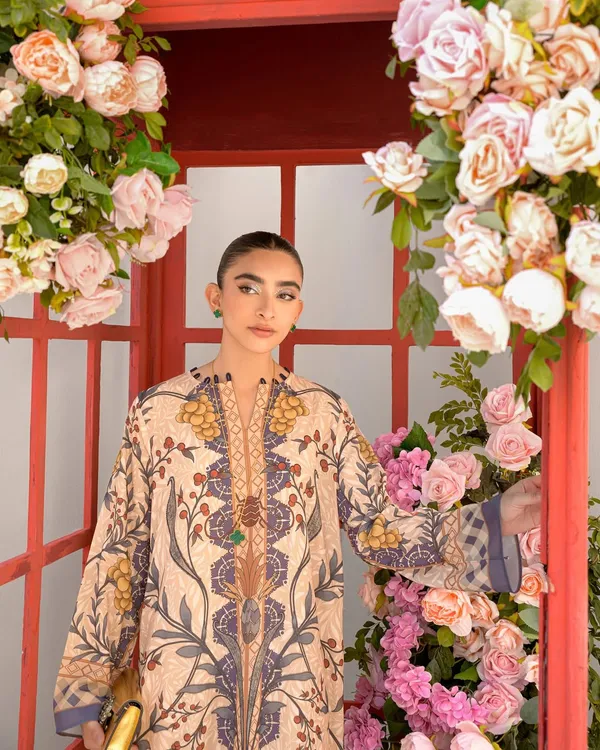 Beige_Smooth_Bsy_Botanic_Bloom_Canvas_Digital_Printed_Kurta_For_Women