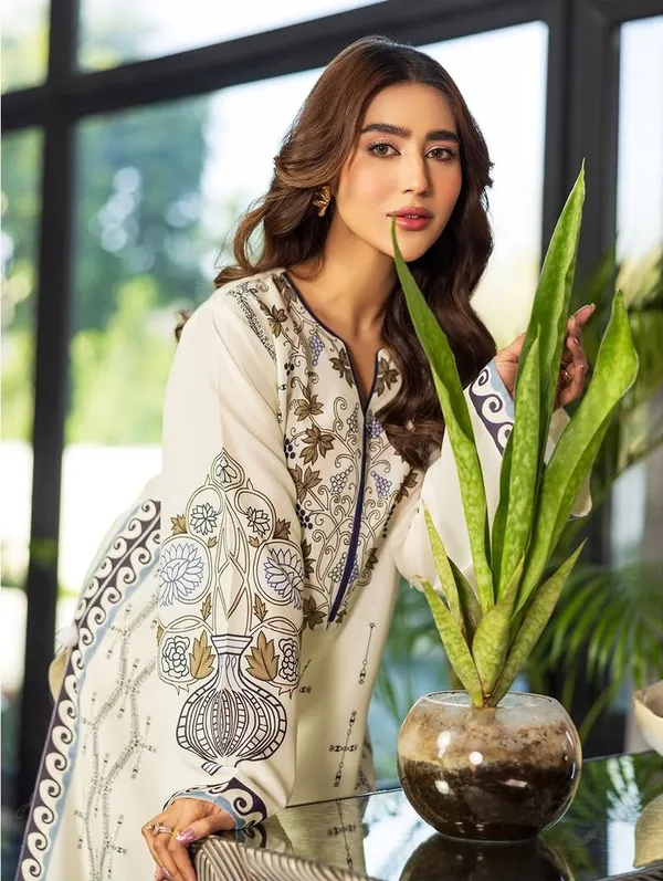 Off_White_Smooth_Bsy_Geometric_Printed_Kurta_Set_For_Women