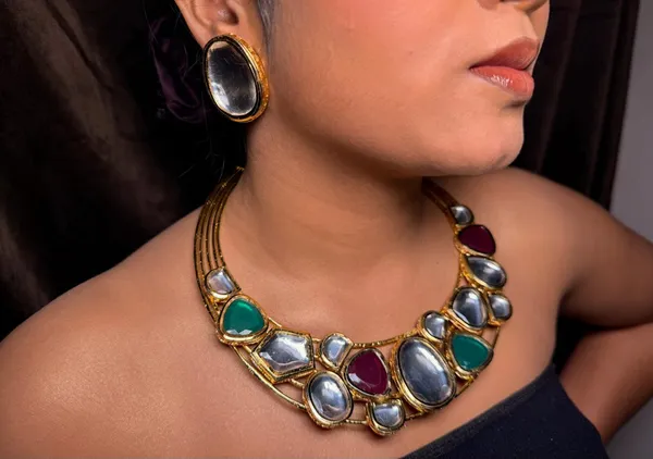 MANKE_Abha_Kundan_Hasli_Set