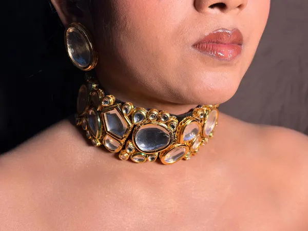 Manke_Aaina_Mahal_Velvet_Kundan_choker