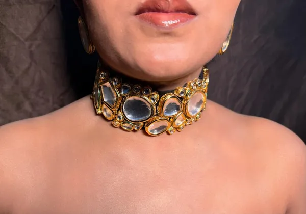 Manke_Aaina_Mahal_Velvet_Kundan_choker