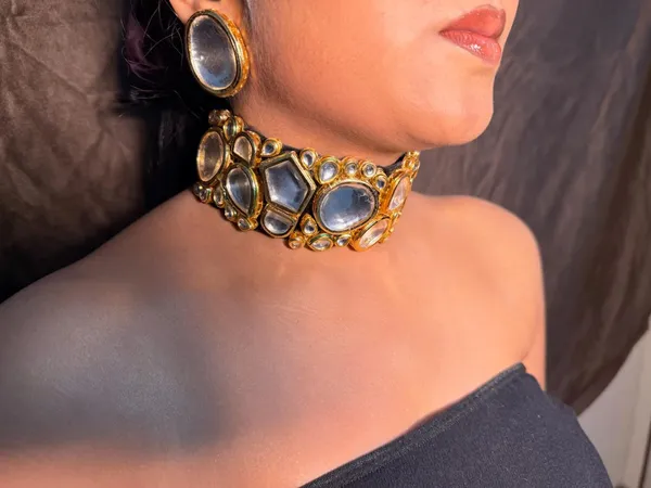 Manke_Aaina_Mahal_Velvet_Kundan_choker