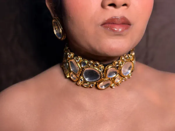 Manke_Aaina_Mahal_Velvet_Kundan_choker