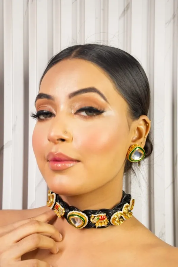 Manke_Kyra_blackline_choker