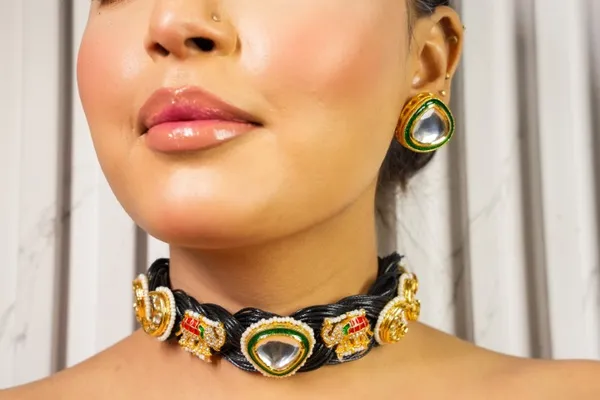 Manke_Kyra_blackline_choker