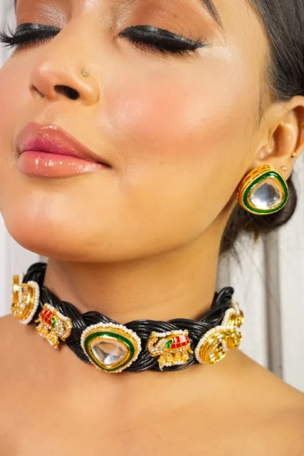 Manke_Kyra_blackline_choker