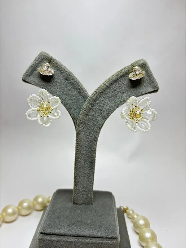 Gold_Plated_Earrings_With_Pearl_And_Australian_Crystals
