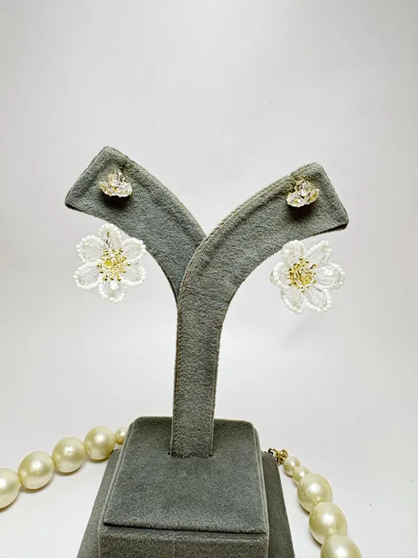 Gold_Plated_Earrings_With_Pearl_And_Australian_Crystals