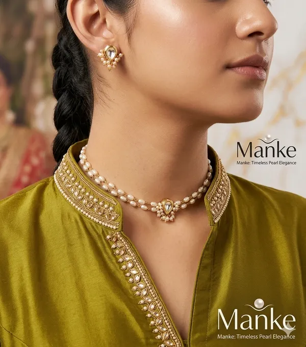 White_&_Golden_Stunning_Handicraft_Kundan_Pearl_Chokker_Set