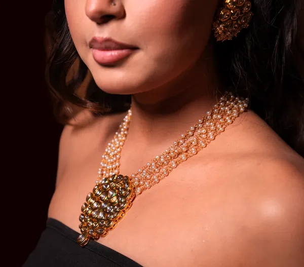 Layered_Pearl_With_kundan_Necklace_&_Earring_Set