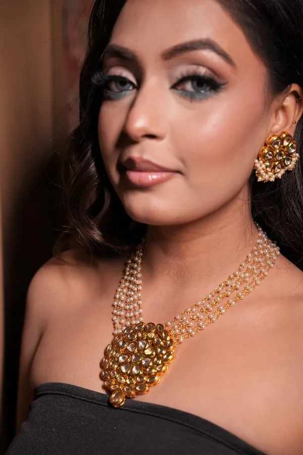 Layered_Pearl_With_kundan_Necklace_&_Earring_Set