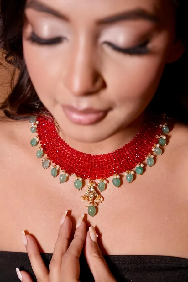 Red_Beaded_Necklace_with_Semi_Precious_Green_Stone_