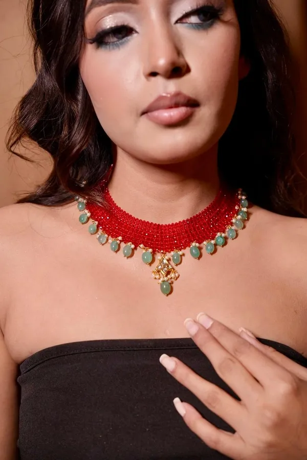 Red_Beaded_Necklace_with_Semi_Precious_Green_Stone_