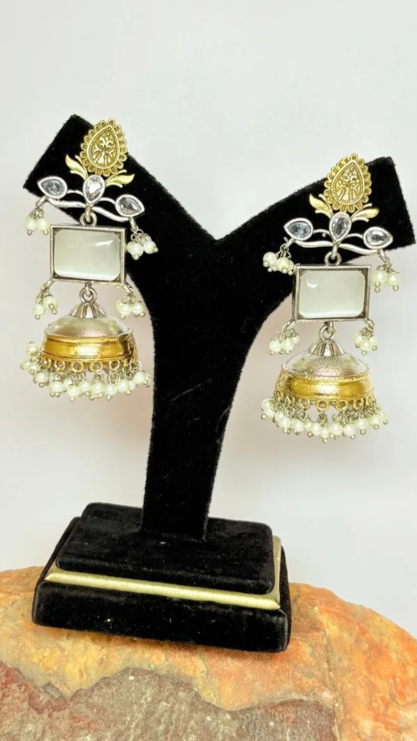 Silver_Golden_Semiprecious_White_Stone_And_Pearls_Jumka