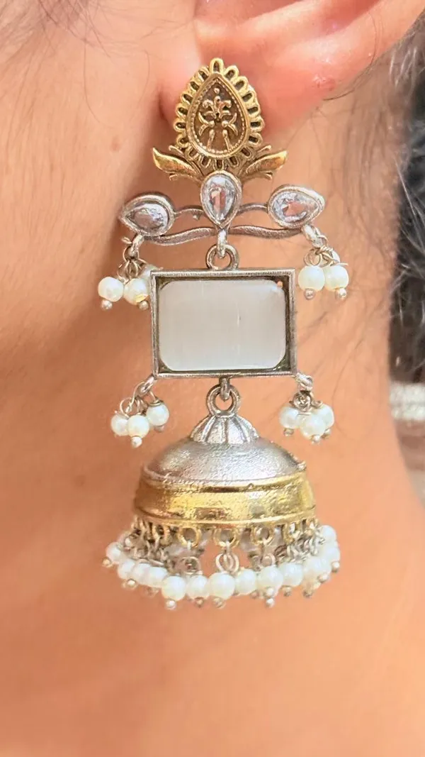 Silver_Golden_Semiprecious_White_Stone_And_Pearls_Jumka